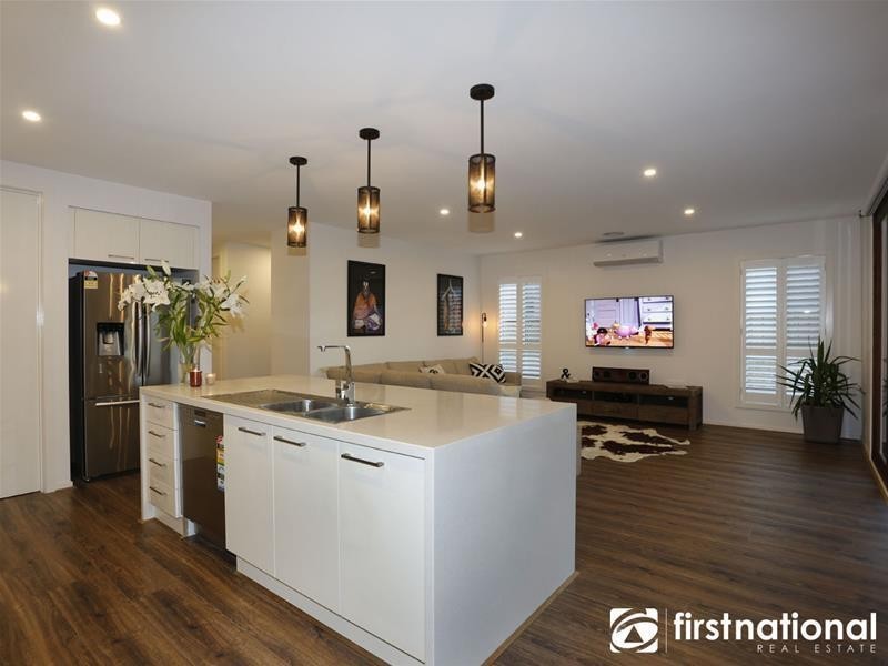 7 Marblelight Way, Clyde North VIC 3978