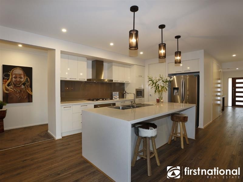 7 Marblelight Way, Clyde North VIC 3978