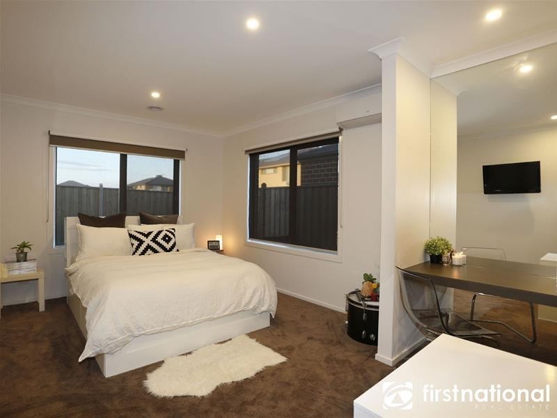 7 Marblelight Way, Clyde North VIC 3978