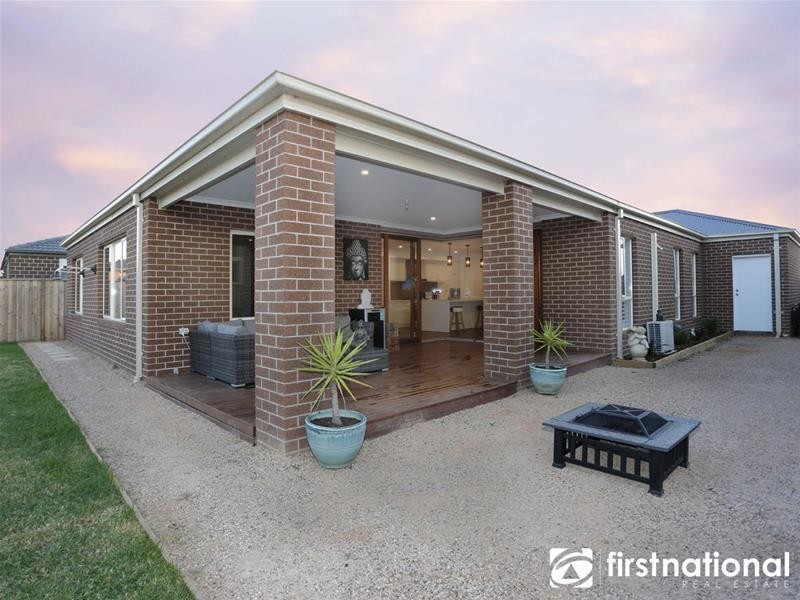 7 Marblelight Way, Clyde North VIC 3978
