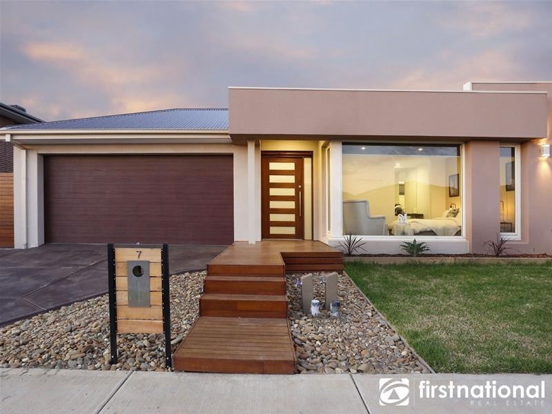 7 Marblelight Way, Clyde North VIC 3978