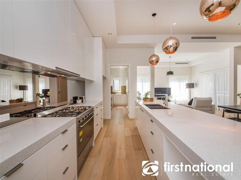 10 Araluen Rise, Narre Warren VIC 3805