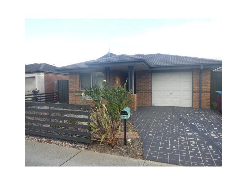 39 Melzak Way, Berwick VIC 3806