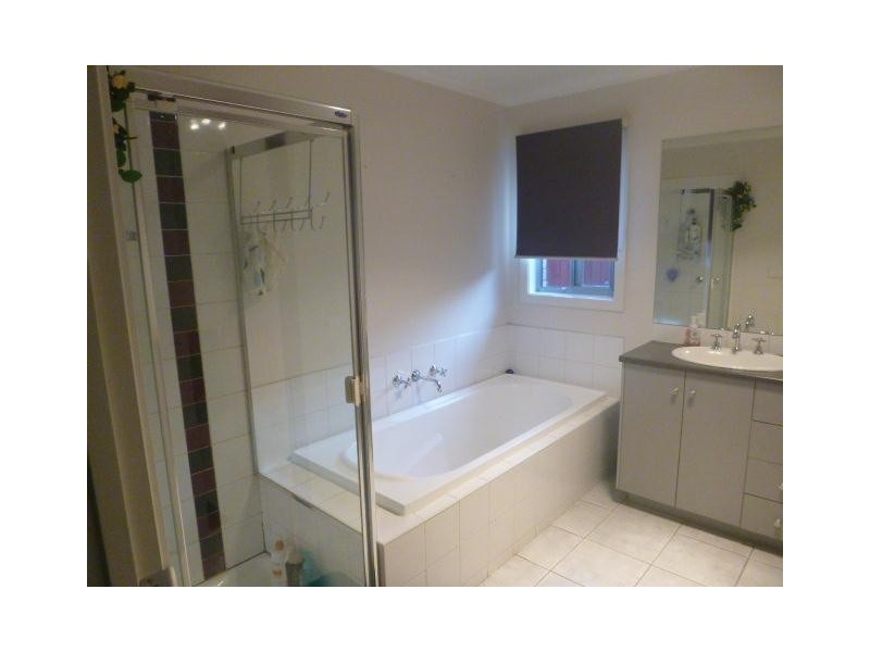 39 Melzak Way, Berwick VIC 3806