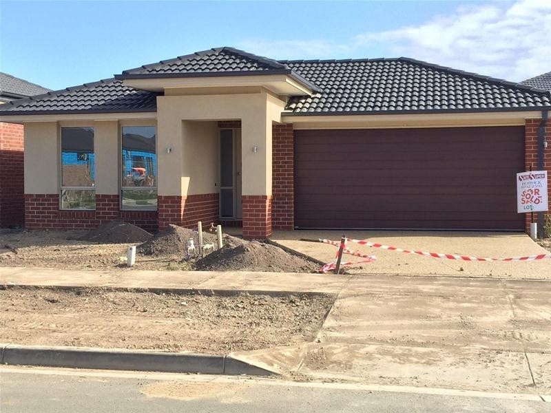 305 (Lot) Featherdown Way, Clyde North VIC 3978