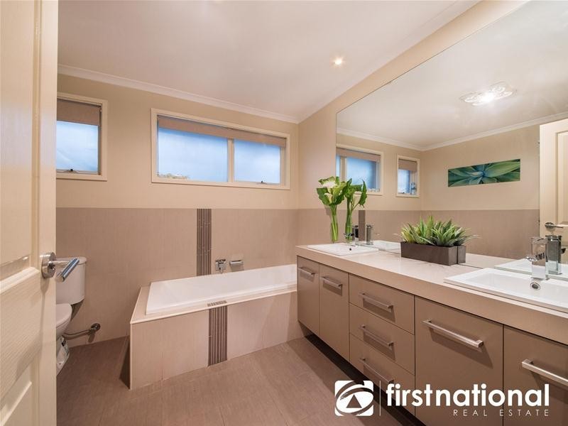 54 Balmain Drive, Berwick VIC 3806