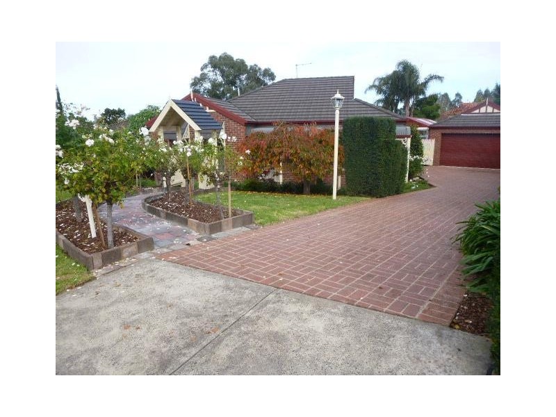 4 Furness Court, Berwick VIC 3806