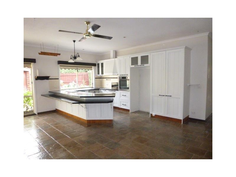 4 Furness Court, Berwick VIC 3806