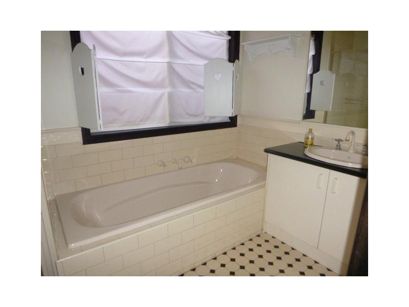 4 Furness Court, Berwick VIC 3806