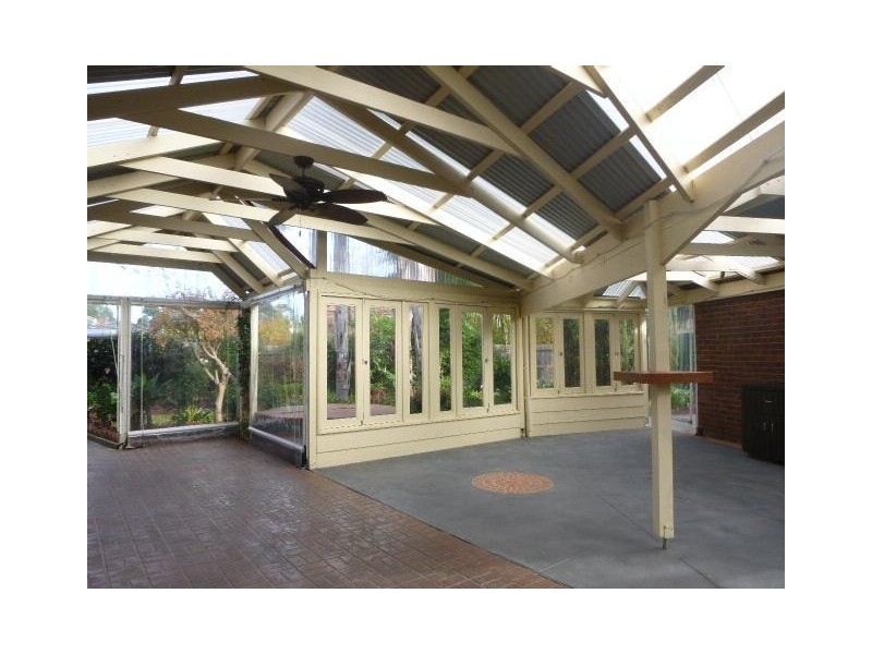 4 Furness Court, Berwick VIC 3806