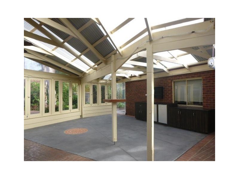 4 Furness Court, Berwick VIC 3806