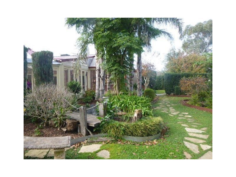 4 Furness Court, Berwick VIC 3806