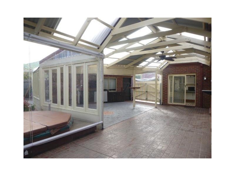 4 Furness Court, Berwick VIC 3806