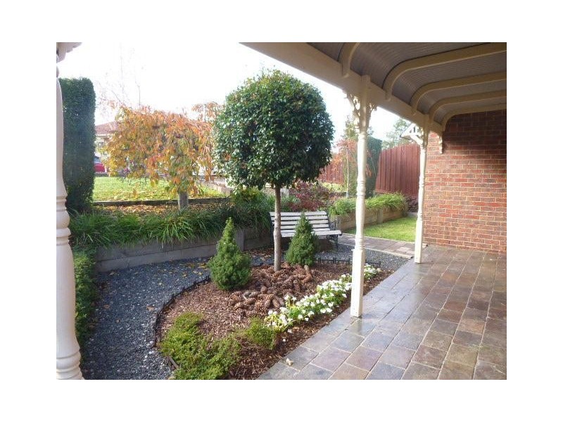 4 Furness Court, Berwick VIC 3806