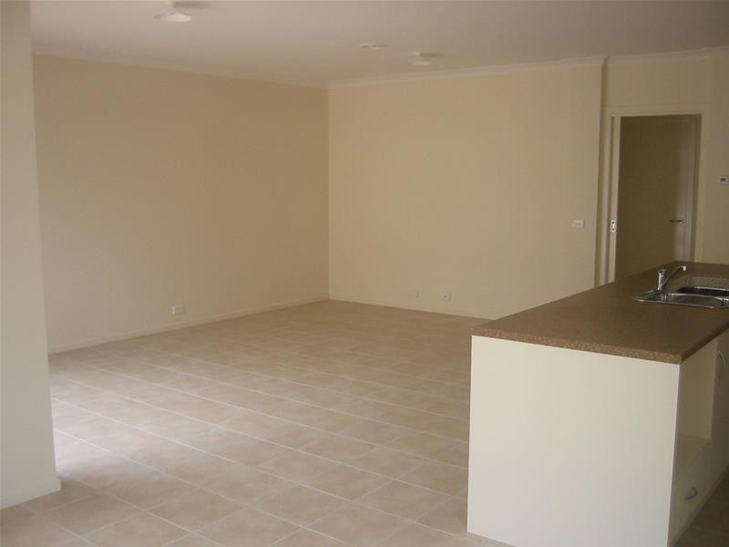 7 Sagan Drive, Cranbourne North VIC 3977