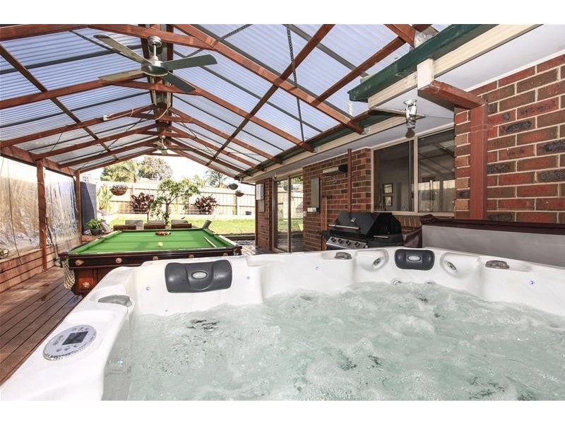 2 Fira Court, Narre Warren VIC 3805