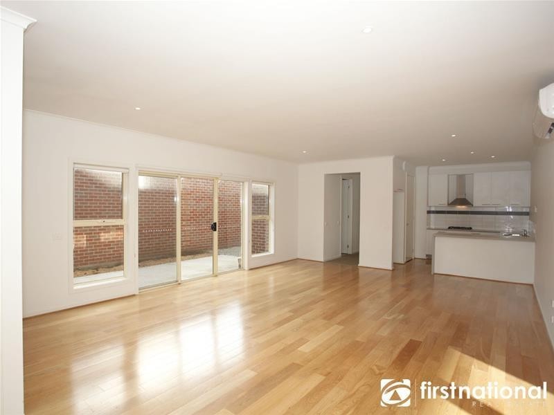 30 Edgeware Close, Pakenham VIC 3810