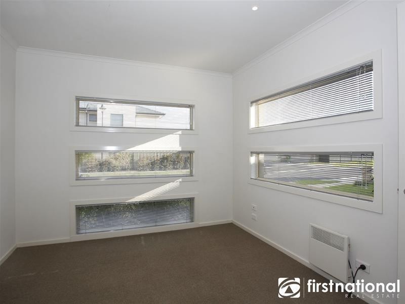 30 Edgeware Close, Pakenham VIC 3810