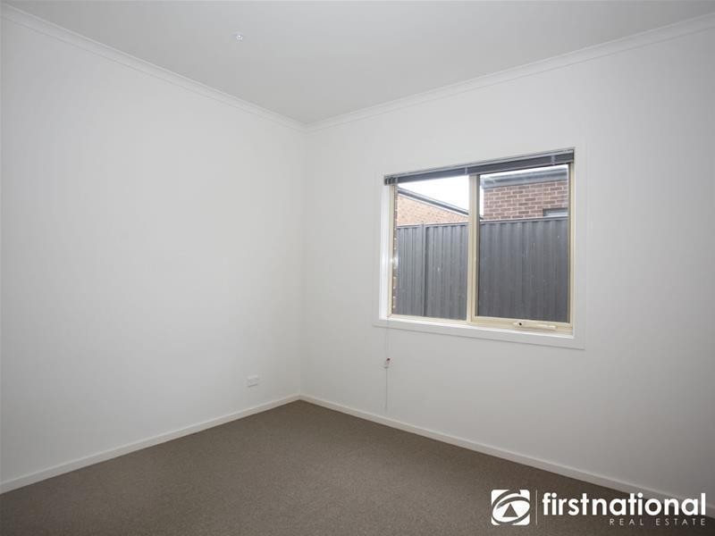 30 Edgeware Close, Pakenham VIC 3810