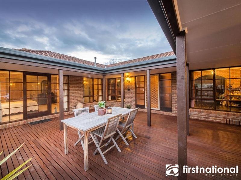 16 Howell Drive, Berwick VIC 3806