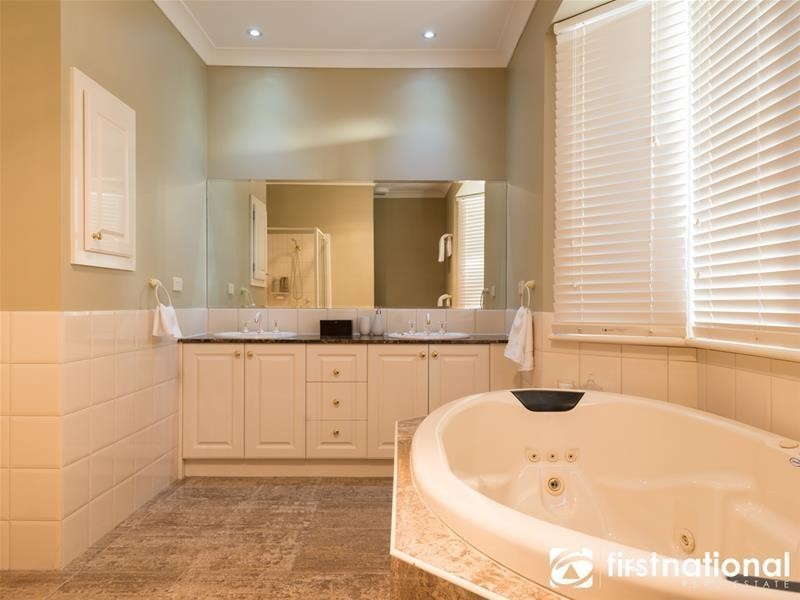 31 Clearwater Drive, Pakenham VIC 3810