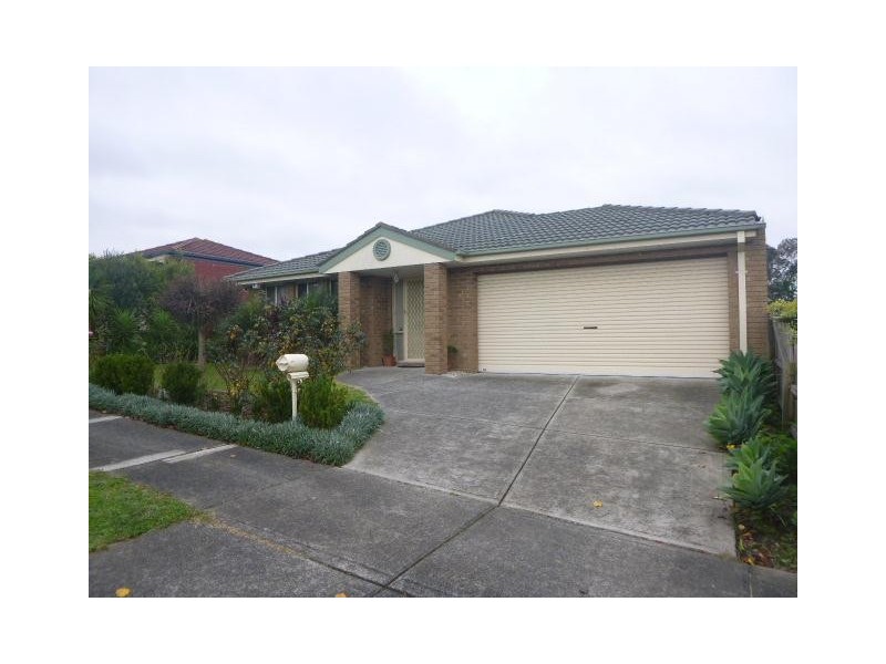 82 Earlsfield Drive, Berwick VIC 3806
