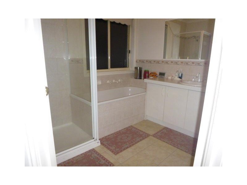 82 Earlsfield Drive, Berwick VIC 3806