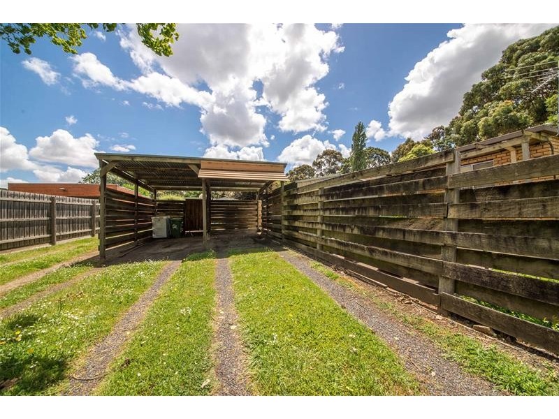 1/7 Manuka Road, Berwick VIC 3806