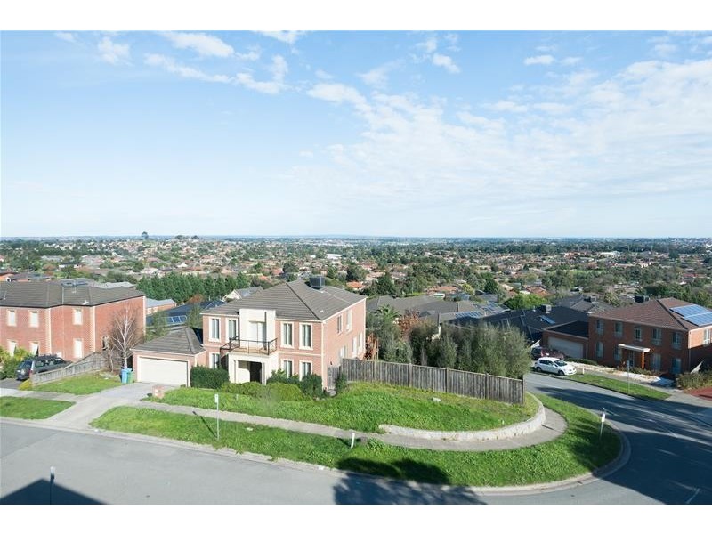 19 Montbrae Circuit, Narre Warren North VIC 3804