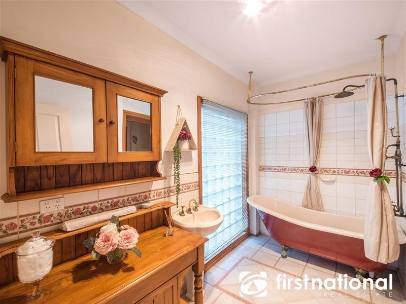 16 Spring Circuit, Pakenham VIC 3810