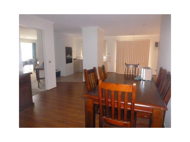 24 Hillview Rise, Hampton Park VIC 3976