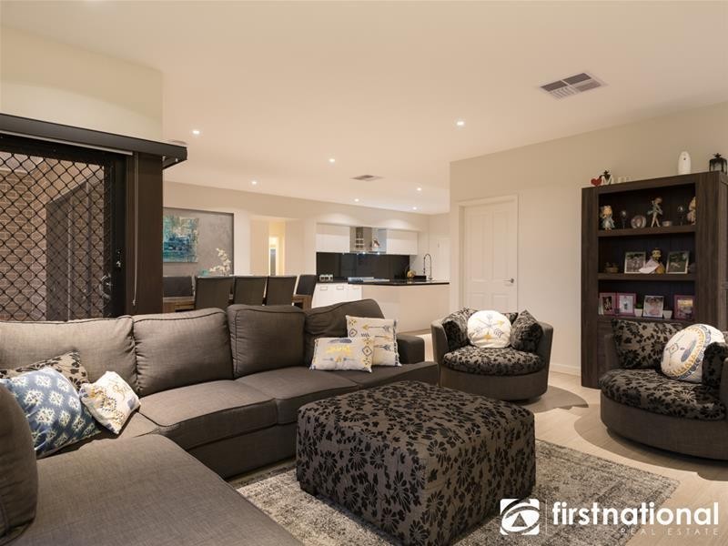 43 Mackellar Street, Pakenham VIC 3810