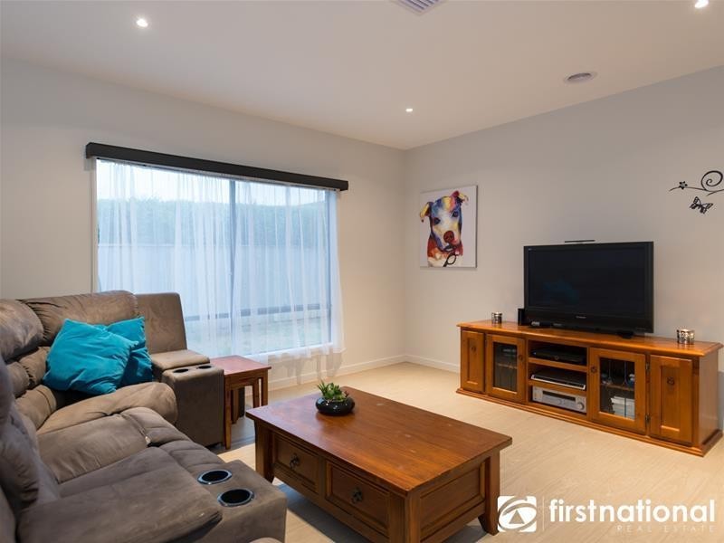 43 Mackellar Street, Pakenham VIC 3810