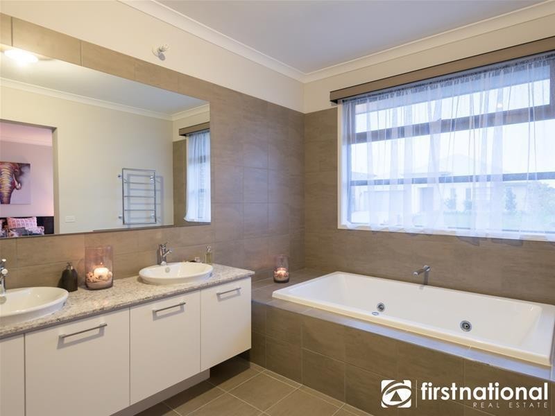 43 Mackellar Street, Pakenham VIC 3810