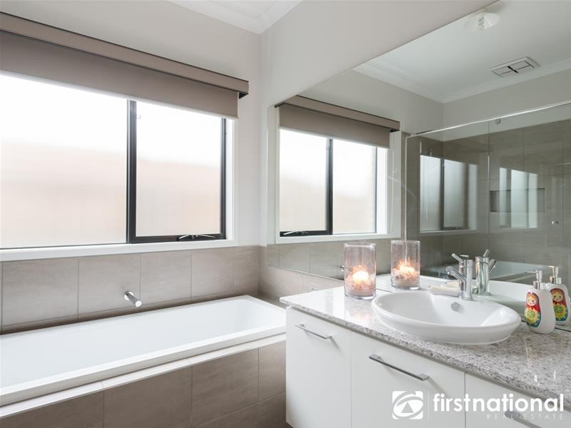 43 Mackellar Street, Pakenham VIC 3810