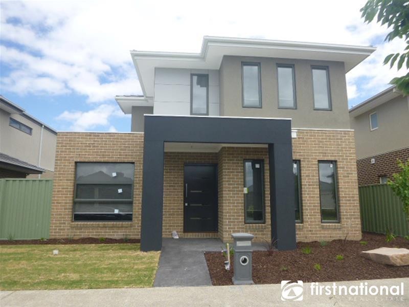 11 Golden Green Street, Pakenham VIC 3810
