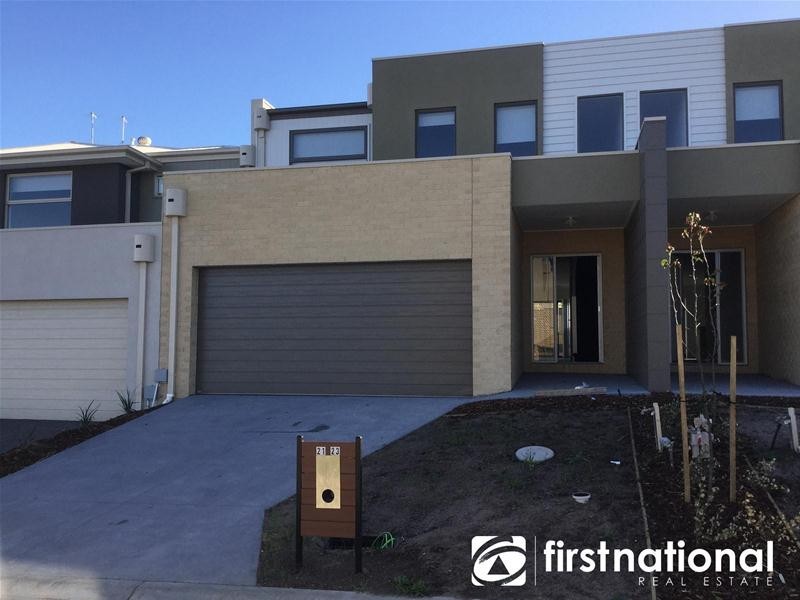 21/23 Atlantic Drive, Pakenham VIC 3810