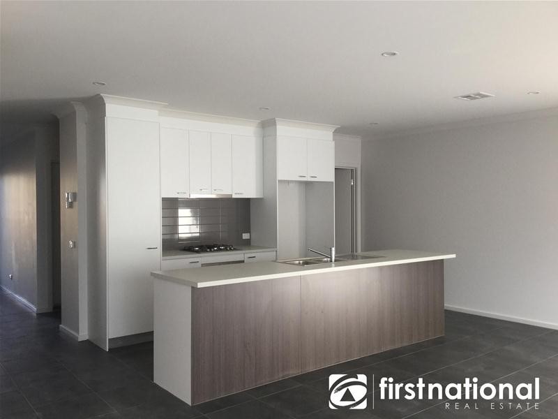 21/23 Atlantic Drive, Pakenham VIC 3810