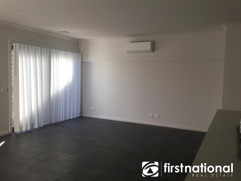 21/23 Atlantic Drive, Pakenham VIC 3810