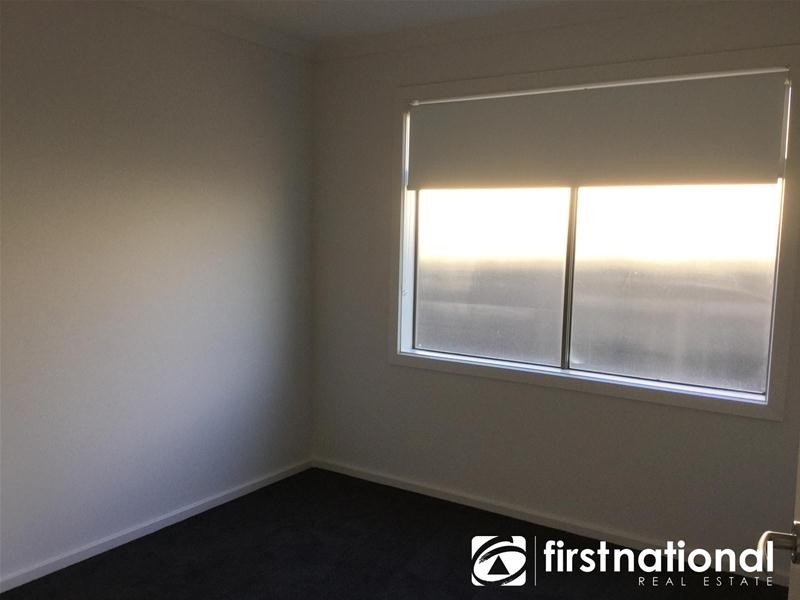 21/23 Atlantic Drive, Pakenham VIC 3810