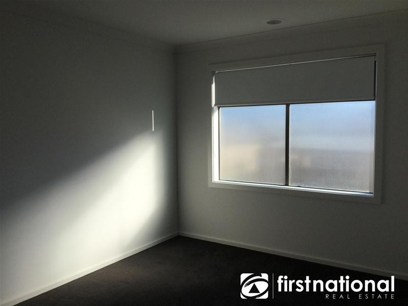 21/23 Atlantic Drive, Pakenham VIC 3810