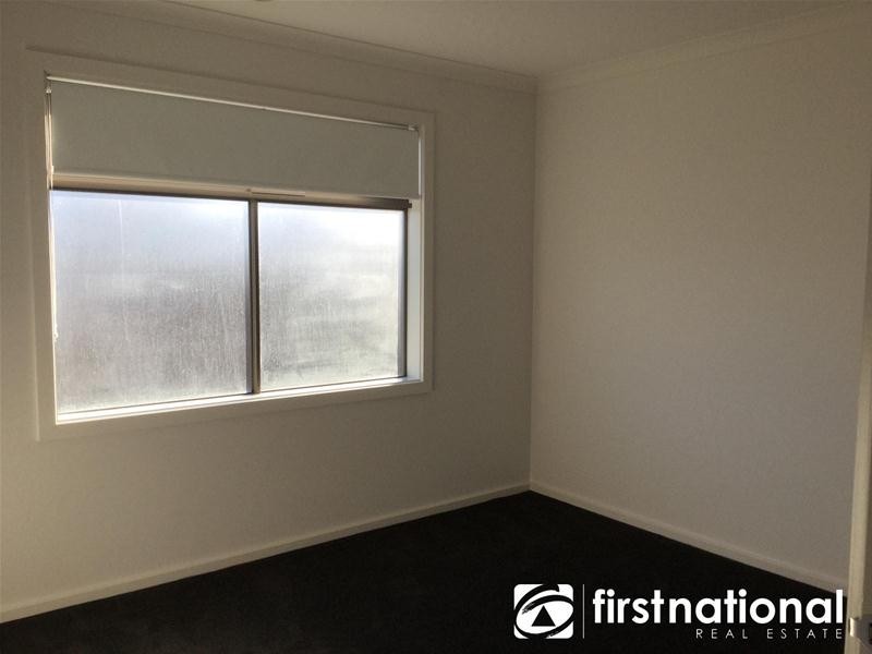 21/23 Atlantic Drive, Pakenham VIC 3810