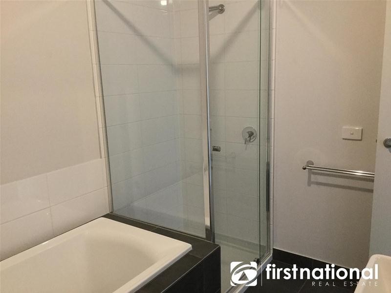 21/23 Atlantic Drive, Pakenham VIC 3810