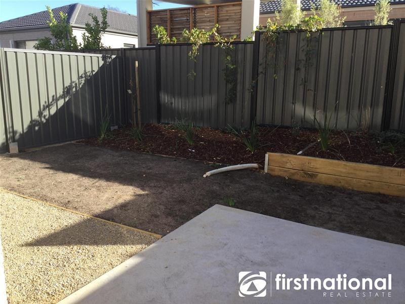 21/23 Atlantic Drive, Pakenham VIC 3810