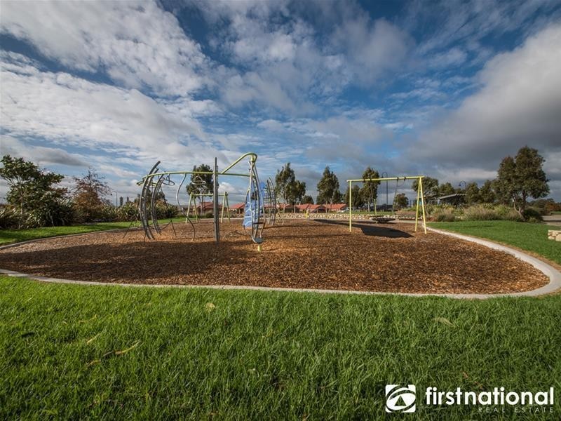 46 Thunderbolt Drive, Cranbourne East VIC 3977