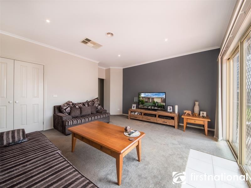 46 Thunderbolt Drive, Cranbourne East VIC 3977