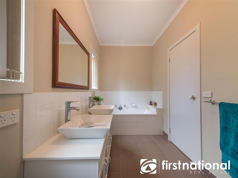 2/84 Sweeney Drive, Narre Warren VIC 3805