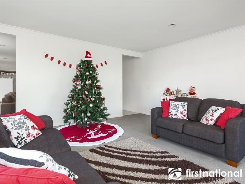 37 Scarlet Crescent, Pakenham VIC 3810