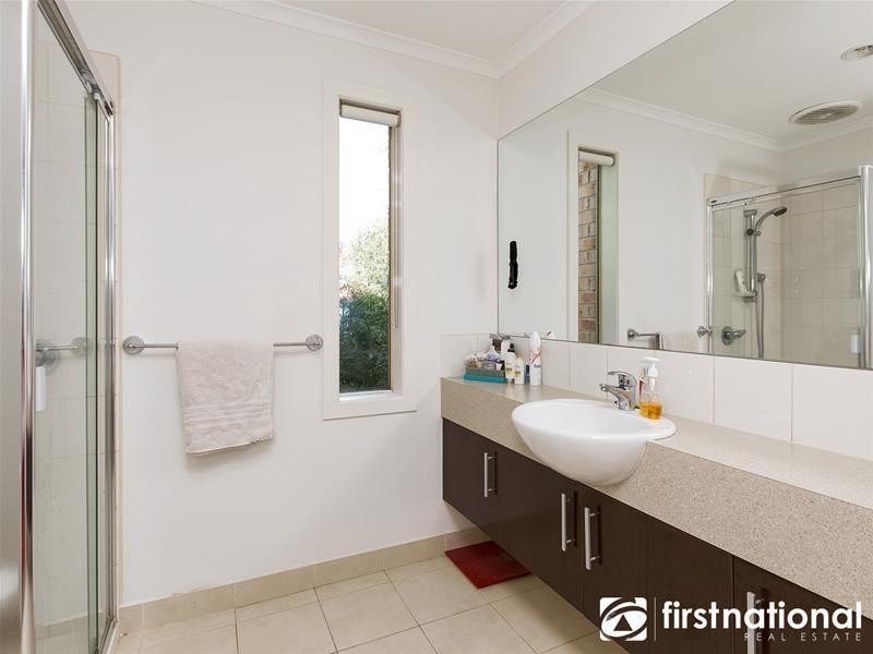 37 Scarlet Crescent, Pakenham VIC 3810