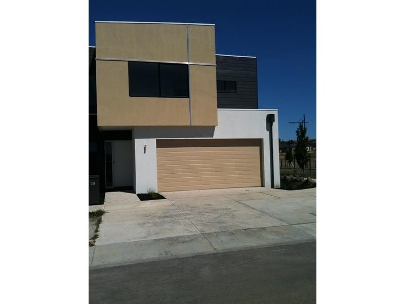 39 Hammond Crescent, Officer VIC 3809